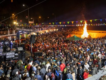 Invitan a participar de la tradicional «Fogata del Pescador» durante Fiestas Patrias en Valparaíso: merluza + vino, a sólo $4.000