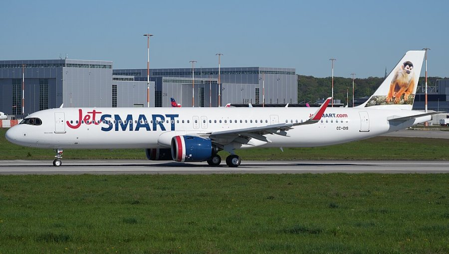 Migraciones aplica millonaria multa a JetSmart por transportar a casi 900 personas sin informar a la PDI sobre listado de pasajeros