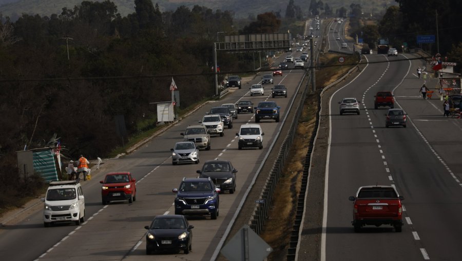 Fiestas Patrias: Más de 1 millón de autos dejarán la RM y el MOP anuncia plan especial en carreteras