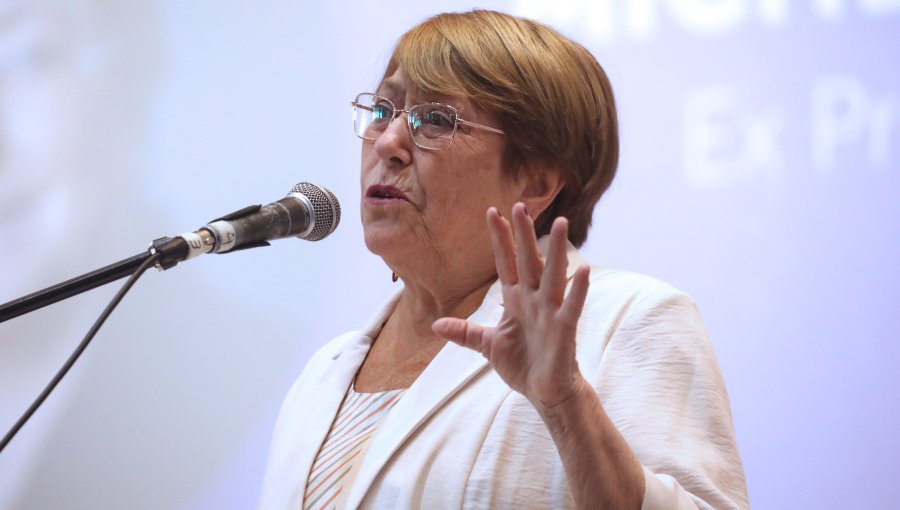 Cuadro viral deja a expresidenta Bachelet fuera de la conmemoración del 11-S en La Moneda