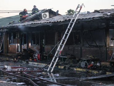 Incendio afectó a oficinas municipales en Cerro Navia: Alcalde Mauro Tamayo sospecha intencionalidad