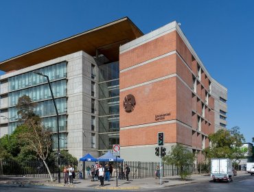 Dos estudiantes fueron apuñalados en riña al interior de la Universidad Central en Santiago