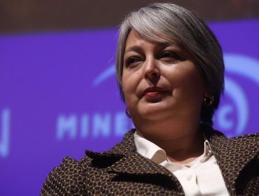 Jeannette Jara rechaza propuesta de la oposición de acotar alza de salario mínimo al IPC