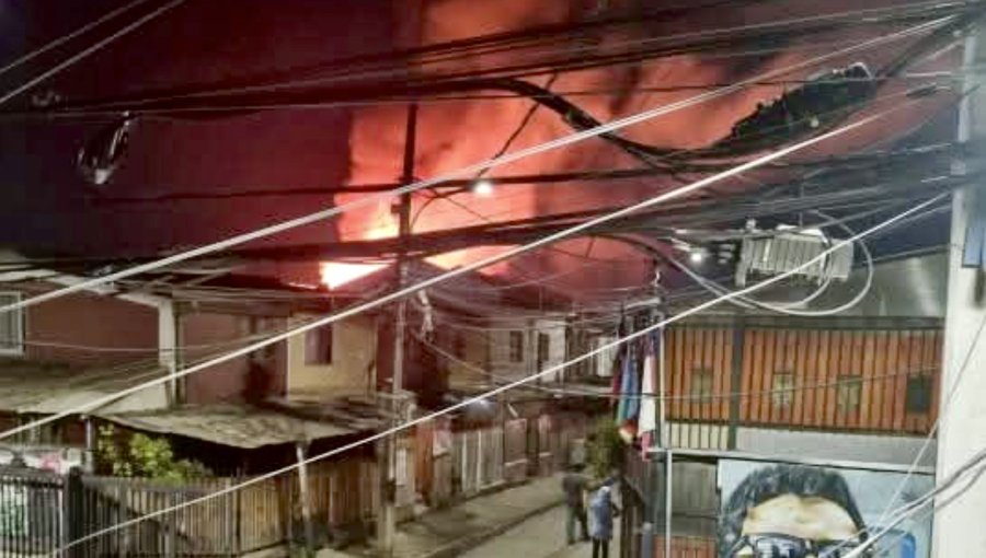 Vecino de Maipú murió en un incendio que destruyó seis viviendas: tenía movilidad reducida debido a una operación reciente