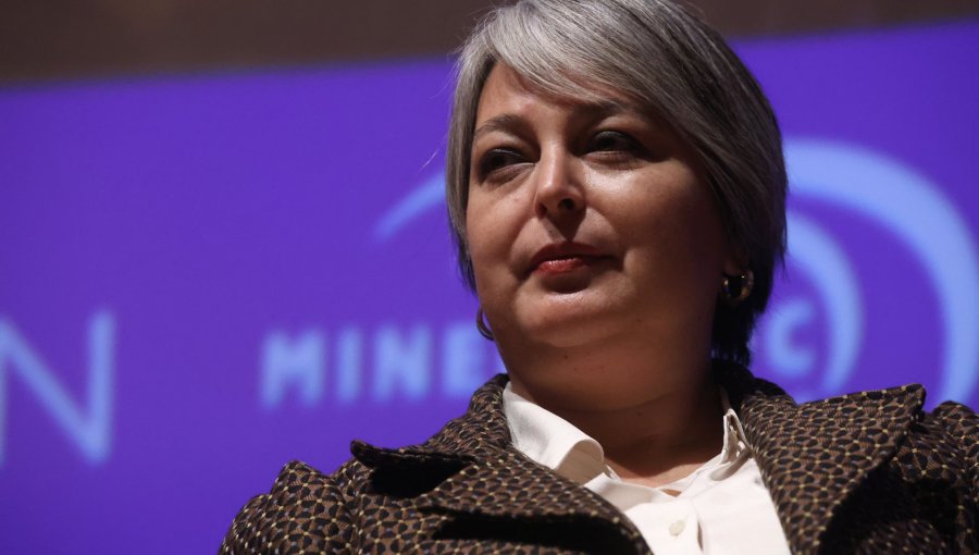 Jeannette Jara rechaza propuesta de la oposición de acotar alza de salario mínimo al IPC