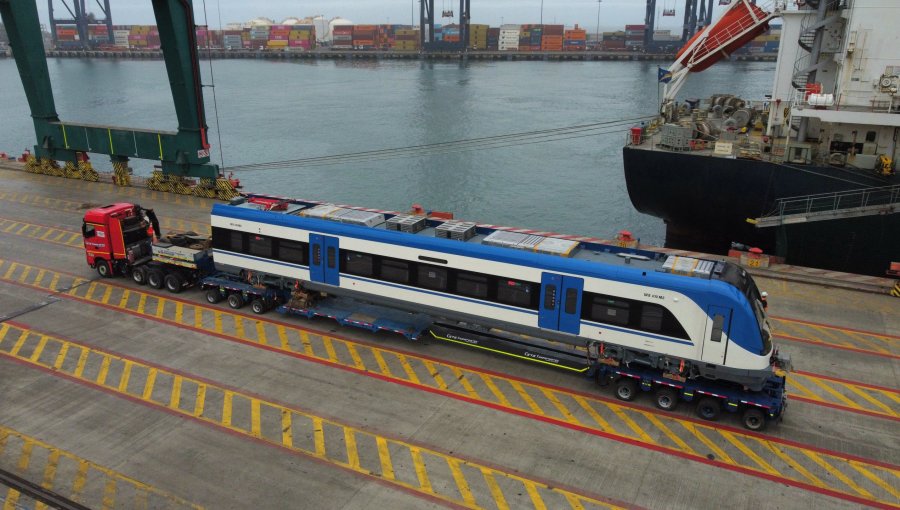 Llegaron cinco nuevos trenes que reforzarán la flota EFE del servicio Limache - Puerto