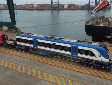 Llegaron cinco nuevos trenes que reforzarán la flota EFE del servicio Limache - Puerto