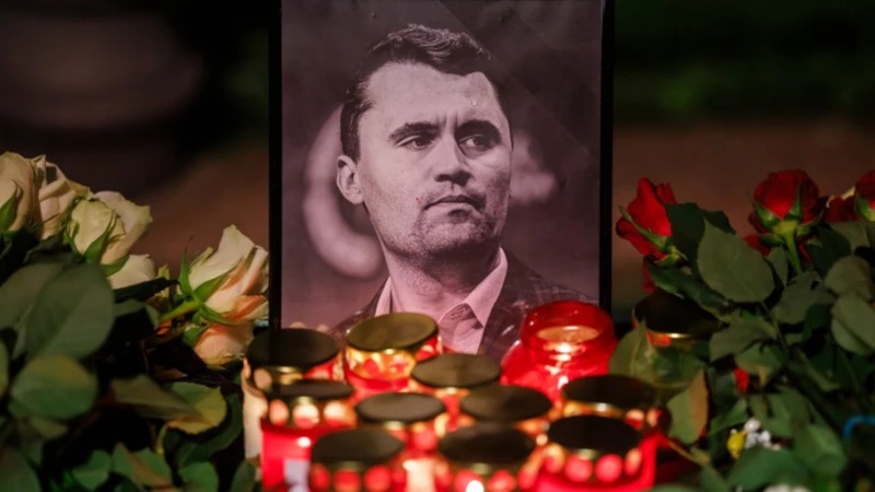 Despiden a trabajadores en EE.UU. por sus mensajes en redes sobre el asesinato de Charlie Kirk