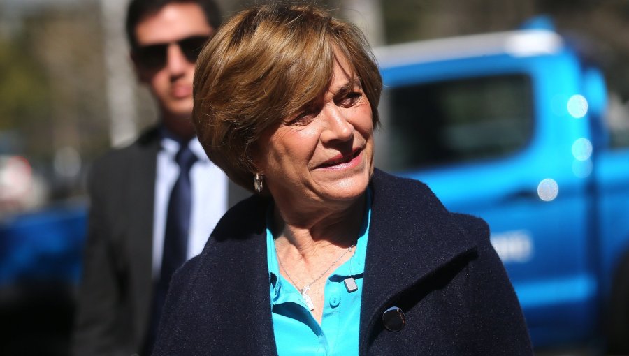 Evelyn Matthei presenta propuesta para mejorar el acceso a medicamentos: remedios más baratos y "a la puerta"