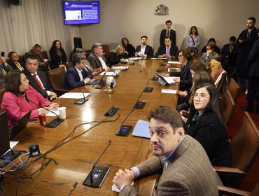 Comisión de Salud de la Cámara posterga inicio del debate sobre aborto por ausencia de ministras Aguilera y Orellana
