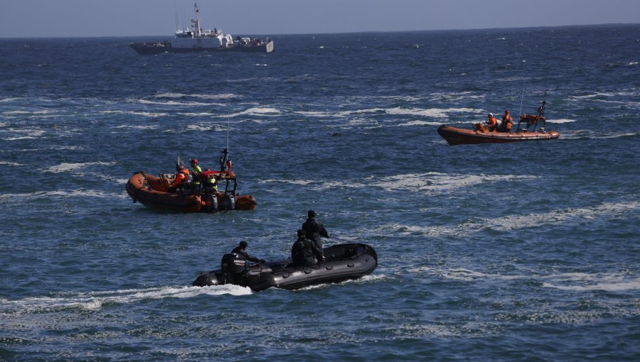 Retoman búsqueda marítima y aérea de adolescente de 13 años arrastrado por el mar en playa Las Torpederas de Valparaíso