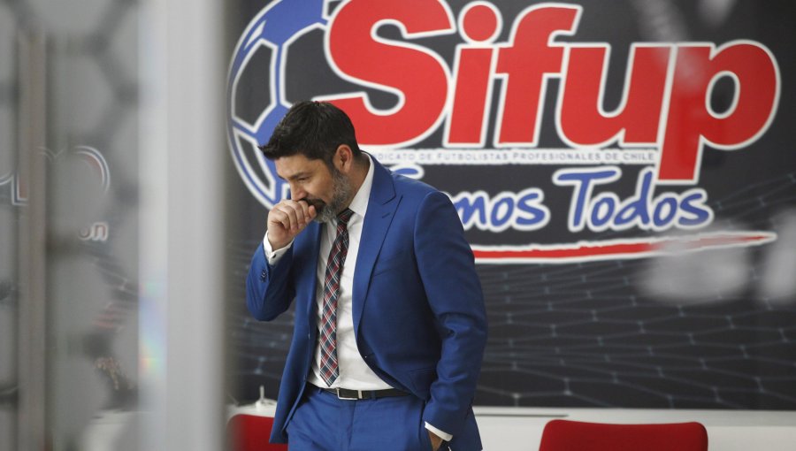 Sifup pide a la ANFP que denuncie a director de Azul Azul por mensaje contra jugadores de Colo-Colo