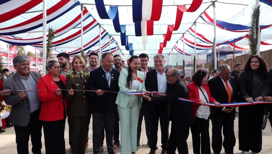 Valparaíso comenzó a celebrar las Fiestas Patrias con la inauguración de las fondas en el Alejo Barrios