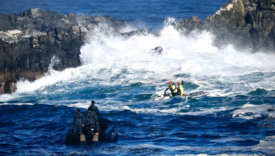 Con lanchas, submarinos y apoyo aeronaval continúa la búsqueda de menor de edad desaparecido en playa de Valparaíso