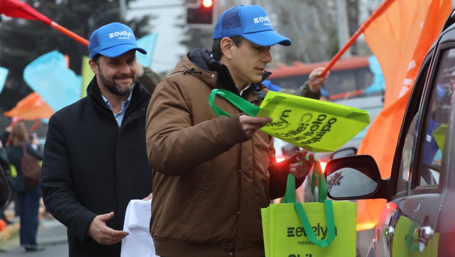 Alcaldes de Chile Vamos se despliegan en las calles al inicio de propaganda por Evelyn Matthei