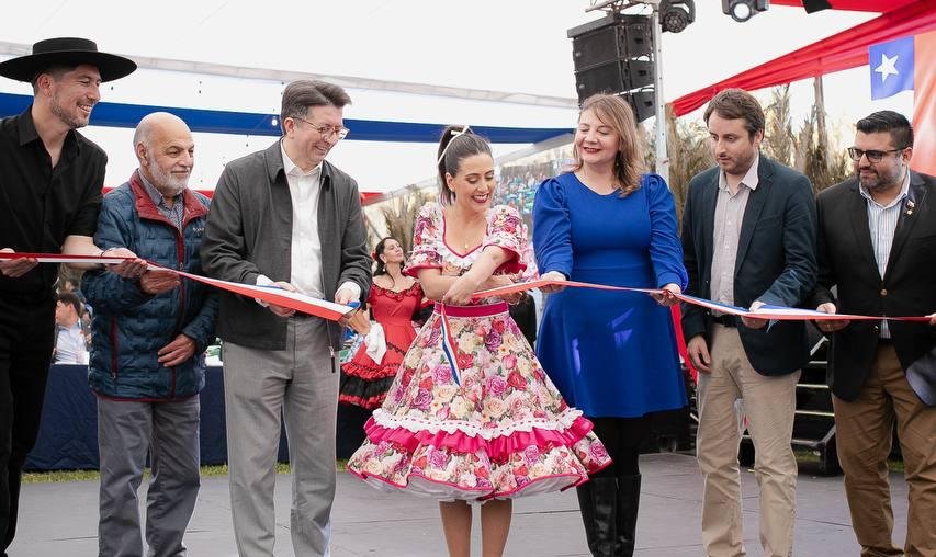 Alcaldesa Ripamonti dio inicio a celebraciones de Fiestas Patrias en Viña del Mar con inauguración de ramadas en el Sporting