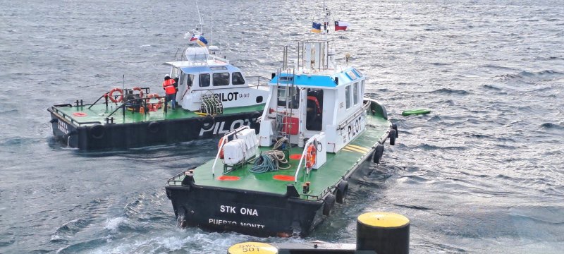 Rescatan a joven kayakista que se ahogaba en el gélido Estrecho de Magallanes