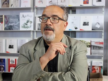 Ramón Díaz Eterovic es reconocido con el Premio Nacional de Literatura 2025