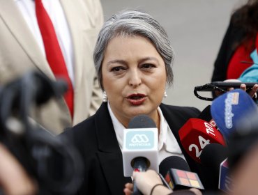 Jeannette Jara se distancia del exministro de Agricultura y enfatiza un enfoque propio en política migratoria