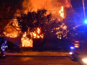Banderazo de hinchas de la U provocó incendio en exterior de hotel en La Serena previo al duelo con Alianza Lima