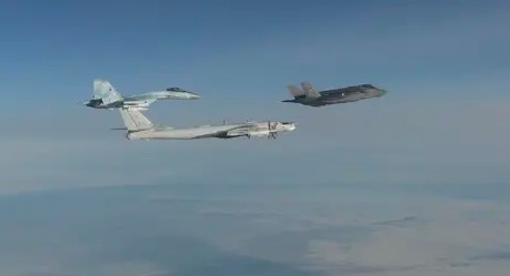 Estados Unidos intercepta dos cazas y dos bombarderos estratégicos rusos cerca de Alaska