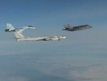 Estados Unidos intercepta dos cazas y dos bombarderos estratégicos rusos cerca de Alaska