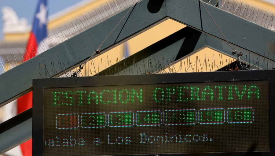 Tras dos interrupciones en el día, Línea 1 del Metro de Santiago restablece su servicio