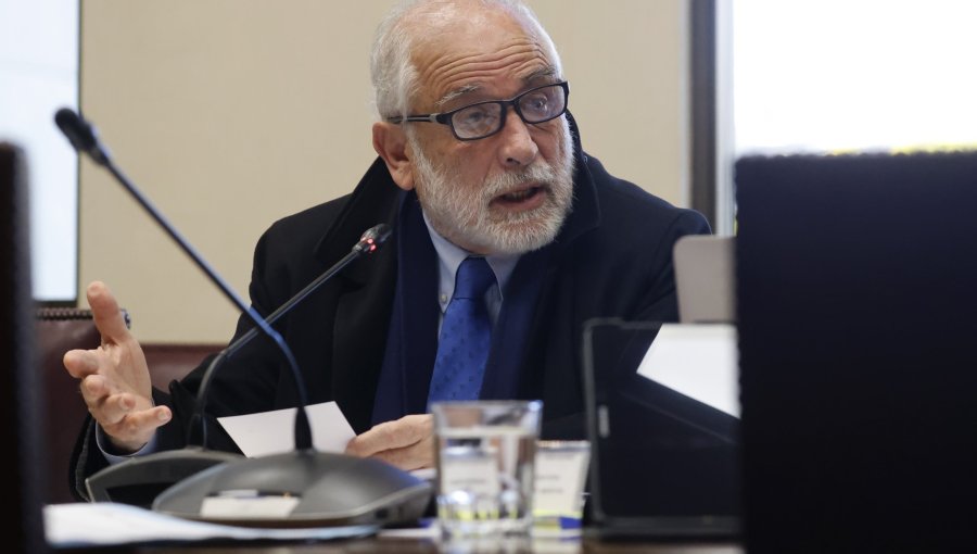 Ministro de Vivienda a Matthei tras acusaciones sobre demoras de pago: "Si tiene antecedentes debería denunciarlo"
