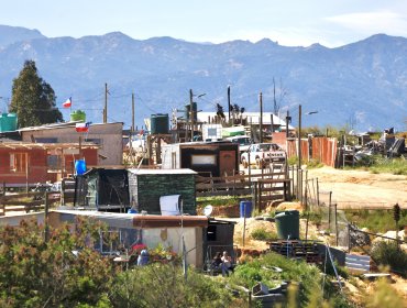 Dan inicio al polémico operativo de desalojo y demolición de la toma Calicheros de Quilpué