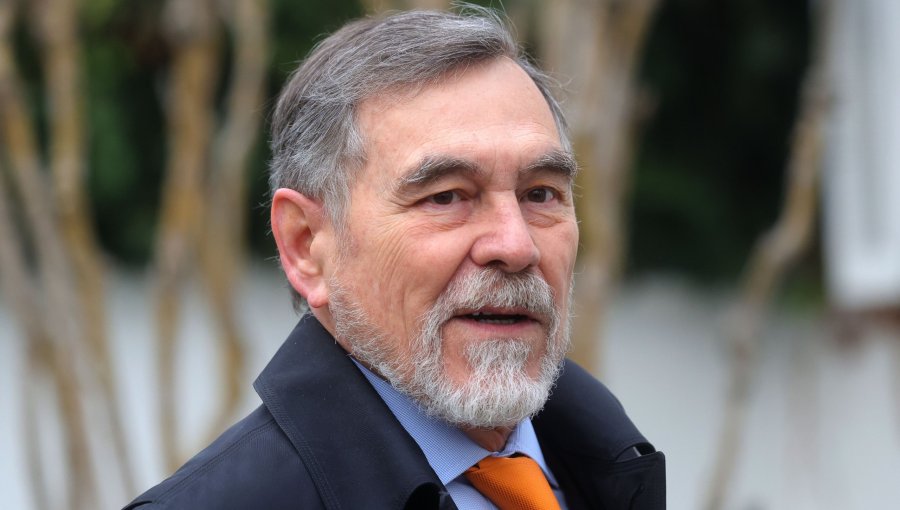 Asesor económico de Jara califica de "bastante razonable" la propuesta de regularizar migrantes sin antecedentes penales