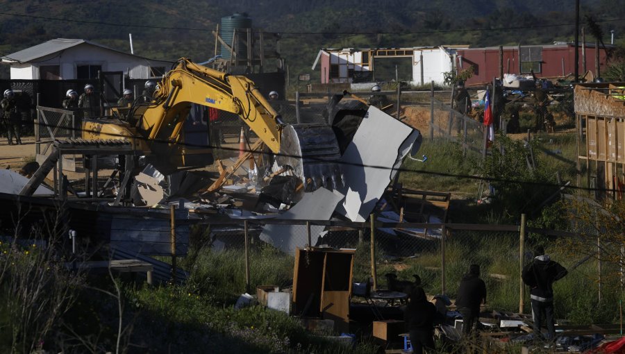 Finaliza la demolición en la toma en Quilpué y este miércoles continuarán las labores de despeje y remoción de escombros