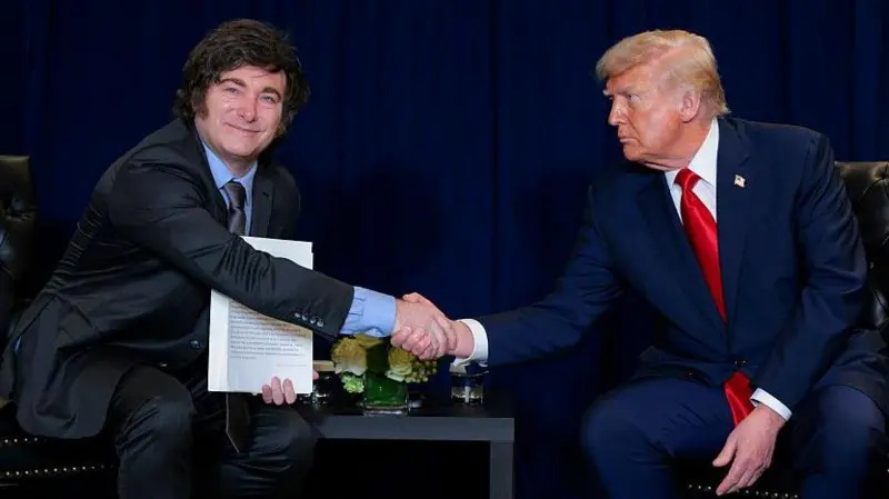 Qué es un "swap" de monedas como el que negocia Argentina con el gobierno de Trump