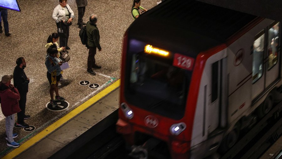 Metro de Santiago transportó a 58 millones de personas durante el mes de agosto de este año