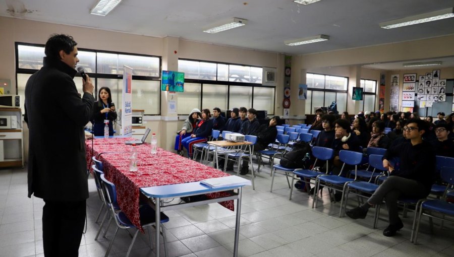Seremi de Salud refuerza la prevención del suicidio con charla a escolares de Villa Alemana