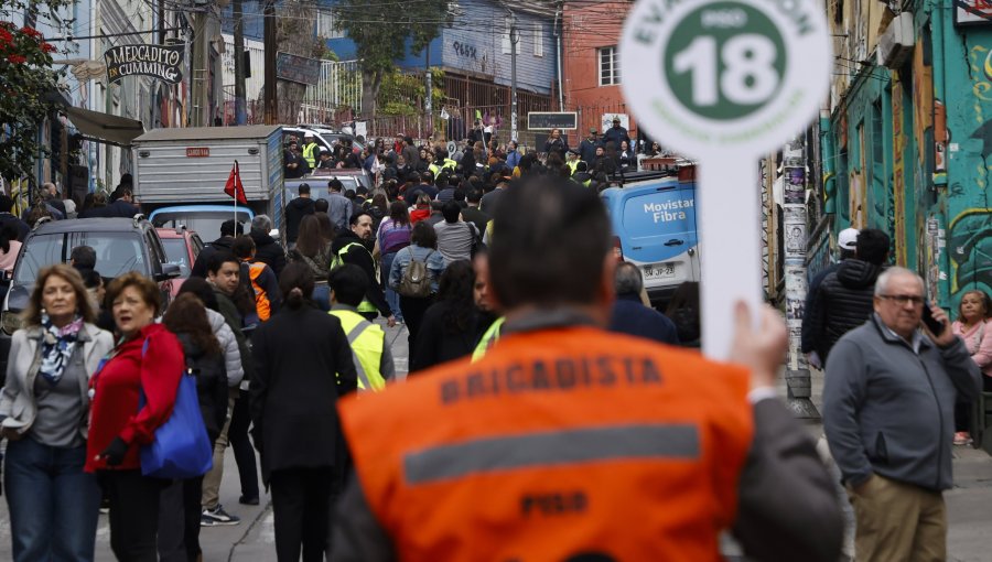 Simulacro de terremoto y tsunami movilizó a 125 mil personas en la región de Valparaíso: evacuación promedio se fijó en 20 minutos