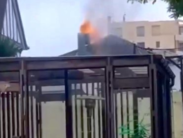 Fuego afectó a dependencias de conocido restaurante del barrio Poniente de Viña