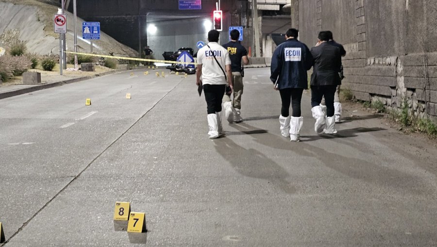 PDI identifica a víctimas de ataque armado en acceso al túnel San Cristóbal: investigan sicariato o ajuste de cuentas en Huechuraba