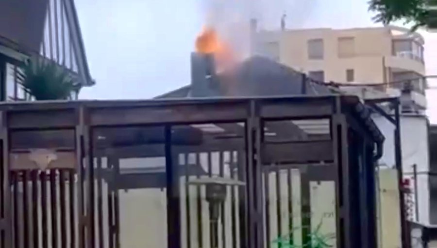 Fuego afectó a dependencias de conocido restaurante del barrio Poniente de Viña