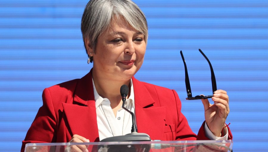 Jeannette Jara se compromete a bajar cuentas de la luz y a acabar con los "abusos" de la UF