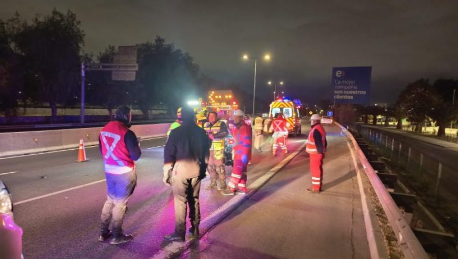 Mujer perdió la vida tras ser arrollada por un automóvil en la autopista Costanera Norte