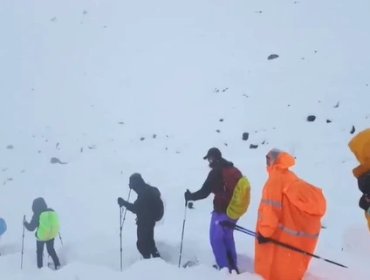 Los testimonios de personas rescatadas del Everest tras luchar contra la hipotermia en medio de una feroz tormenta