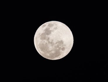 Más grande y brillante: Revisa las imágenes de la Superluna de octubre que se roba las miradas