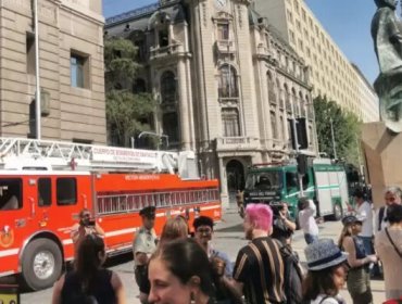 Edificio del Ministerio de Justicia fue evacuado por incendio: emergencia se habría originado por un "desperfecto eléctrico"