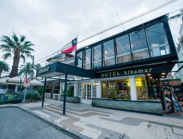 Hotel y restaurante a oscuras en pleno boom turístico en Viña del Mar: falla eléctrica golpeó a dos locales en fin de semana de Maratón