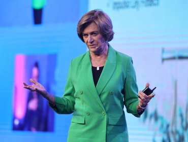 Evelyn Matthei califica de "curioso" que José Antonio Kast no asista a programas de entrevistas