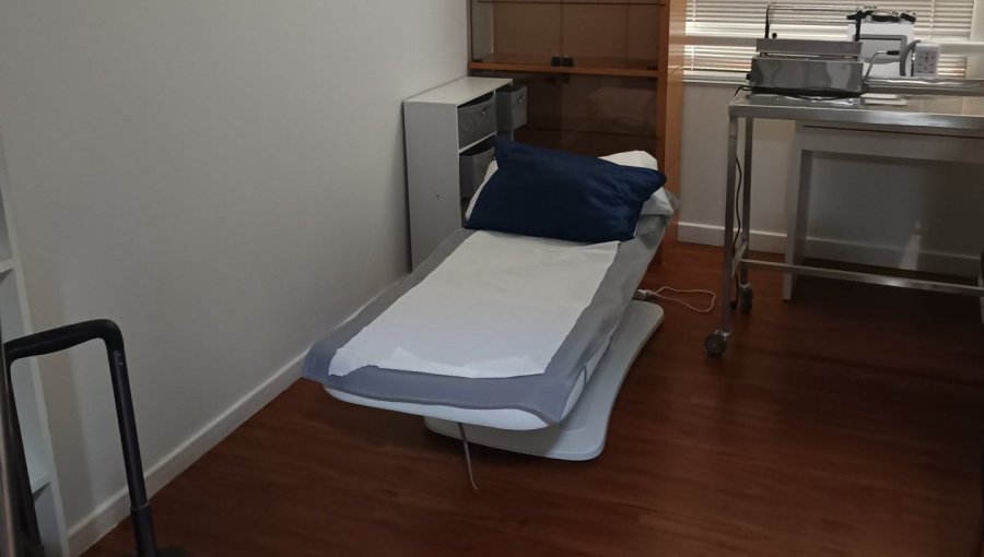 Clausuran clínica estética clandestina en Las Condes: se encontró a una mujer sedada que se iba a someter a una abdominoplastía
