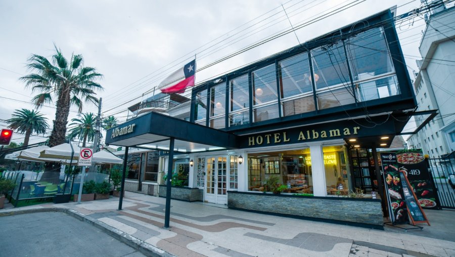 Hotel y restaurante a oscuras en pleno boom turístico en Viña del Mar: falla eléctrica golpeó a dos locales en fin de semana de Maratón