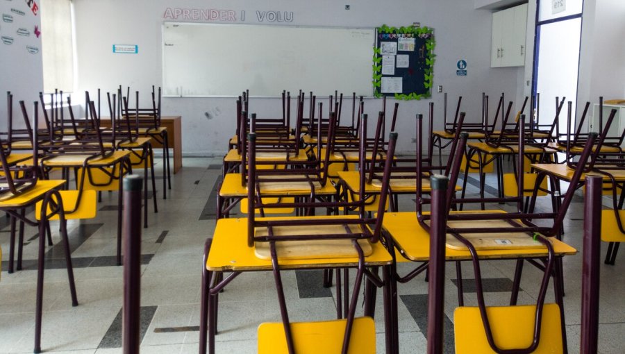 Frente a crisis de asistencia escolar en Valparaíso, Leopoldo Moreno pide "no seguir normalizando que niños falten a clases"