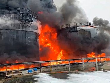 Cómo Ucrania ha convertido los ataques contra plantas petroleras rusas en una de sus principales tácticas de guerra