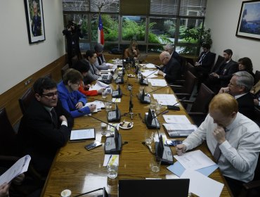 Comisión de Hacienda del Senado aprueba indicación del Gobierno para reponer el feriado bancario del 31 de diciembre